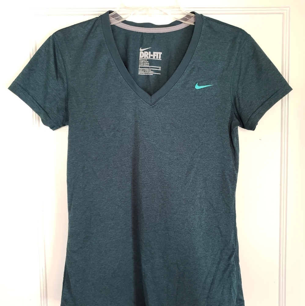 ❌SOLD❌Nike Dri-Fit Top EUC Size Small